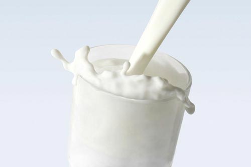 Nên ăn gì trước khi tập yoga - Uống sữa